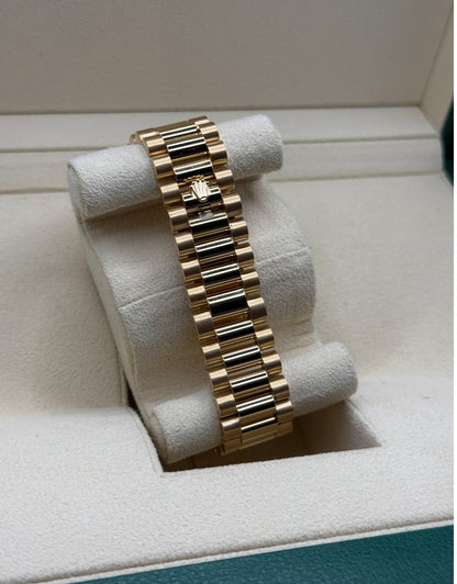 Rolex Day-Date 40 Yellow Gold Baguette